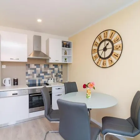 Aldo - Premium One Bedroom With Balcony And Partial Sea ... Apartman
